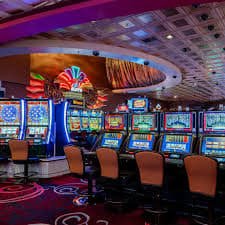 Studio live-dealer Cambodia Pools dengan multiple kamera profesional dan pencahayaan HD