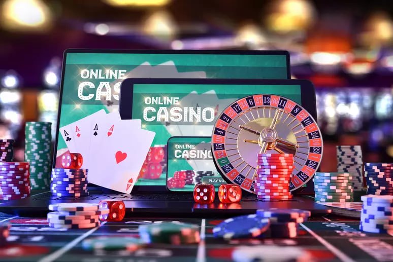 Studio Sic Bo Dadu hoki raja dengan tiga dadu dalam wadah kaca dan dealer profesional
